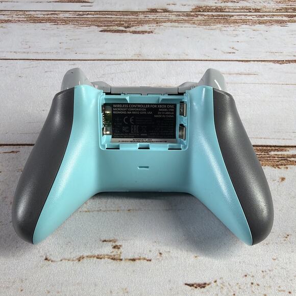 Xbox One Wireless Controller Model 1708 Grey Blue Teal Missing Battery Cover - Picture 5 of 7